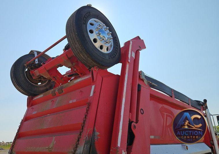 2012 Freightliner  114SD dump truck