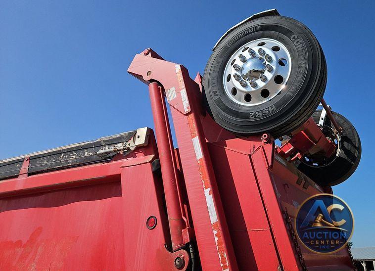 2012 Freightliner  114SD dump truck