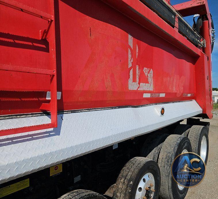 2012 Freightliner  114SD dump truck