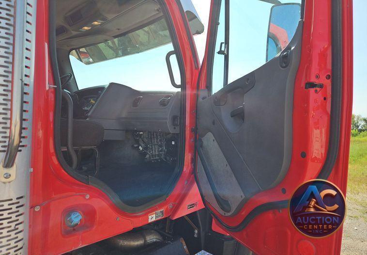 2012 Freightliner  114SD dump truck