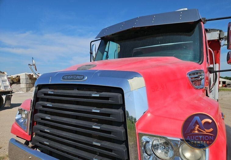 2012 Freightliner  114SD dump truck