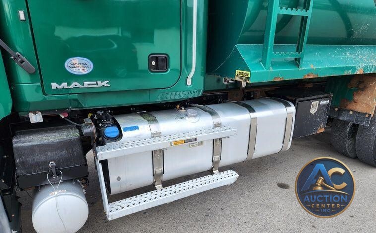 2018 Mack GU713  dump truck
