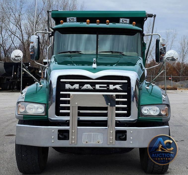 2018 Mack GU713  dump truck