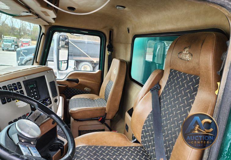 2018 Mack GU713  dump truck
