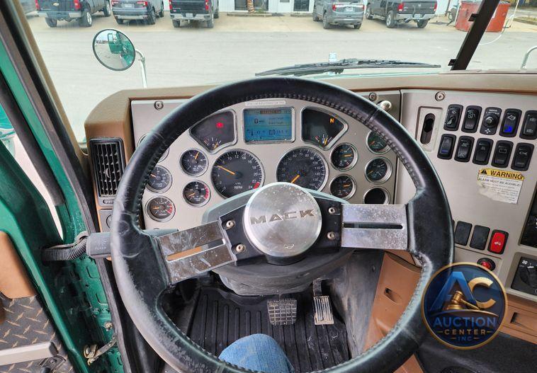 2018 Mack GU713  dump truck