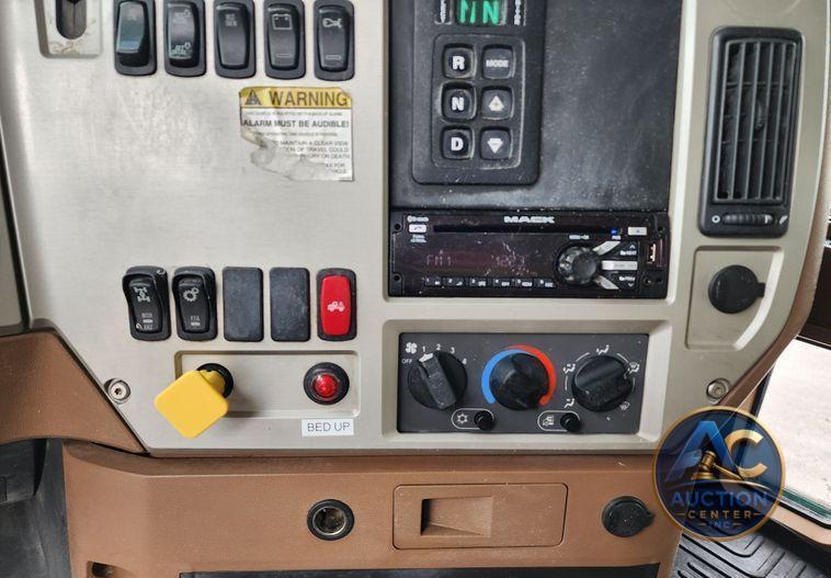 2018 Mack GU713  dump truck