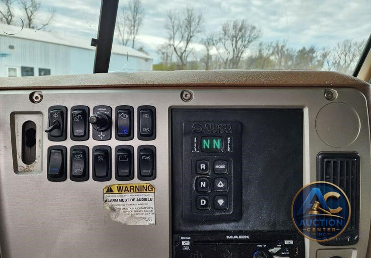2018 Mack GU713  dump truck