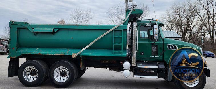 2018 Mack GU713  dump truck