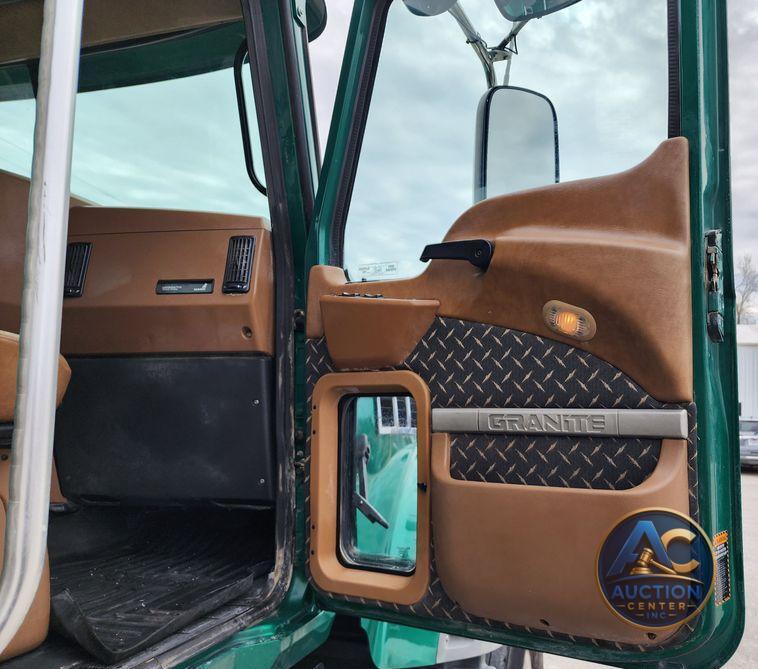 2018 Mack GU713  dump truck