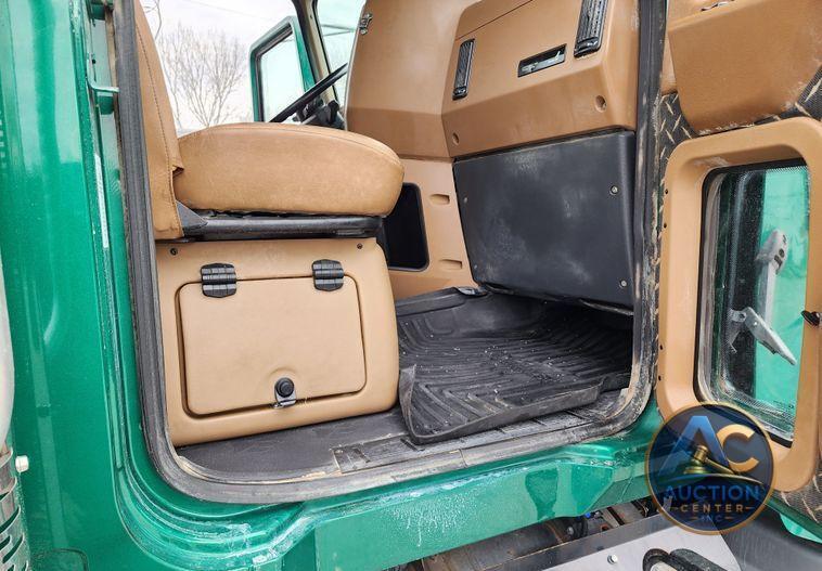 2018 Mack GU713  dump truck