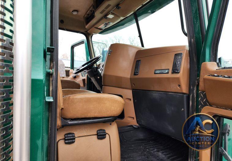 2018 Mack GU713  dump truck
