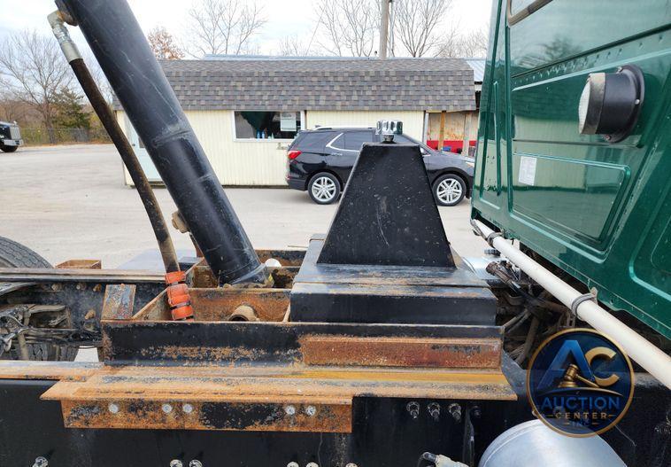 2018 Mack GU713  dump truck