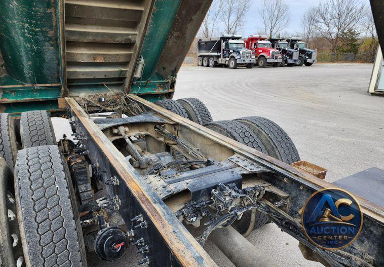 2018 Mack GU713  dump truck