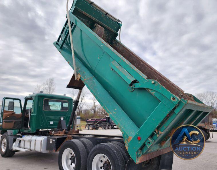 2018 Mack GU713  dump truck