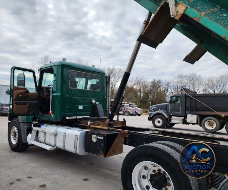 2018 Mack GU713  dump truck