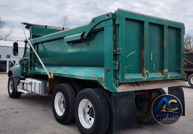 2018 Mack GU713  dump truck