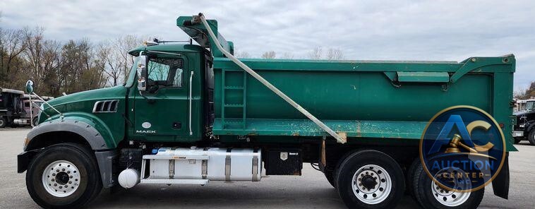 2018 Mack GU713  dump truck