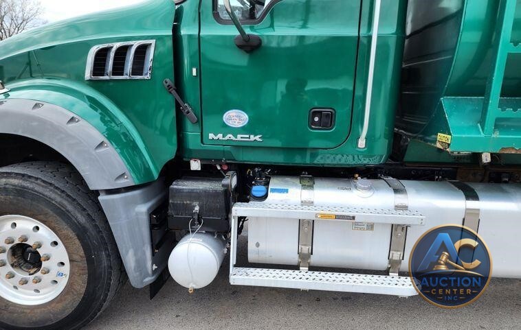 2018 Mack GU713  dump truck