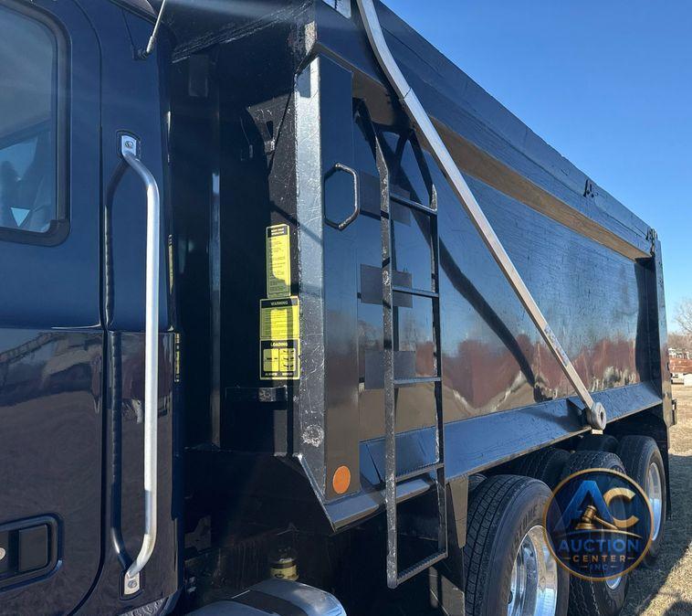 2019 Mack Granite dump truck