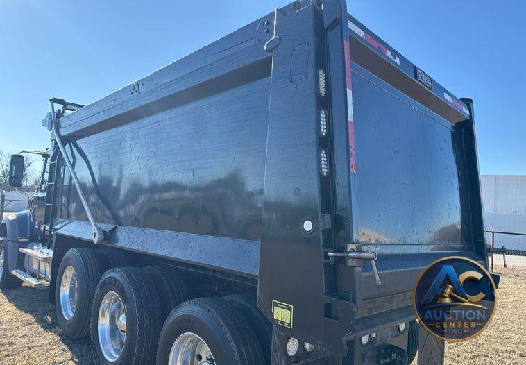 2019 Mack Granite dump truck