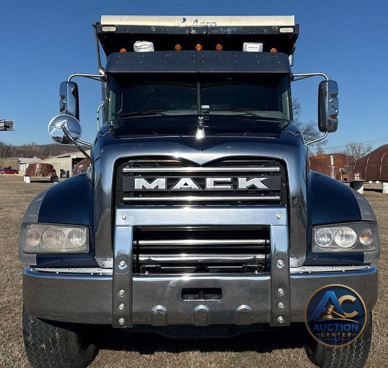 2019 Mack Granite dump truck