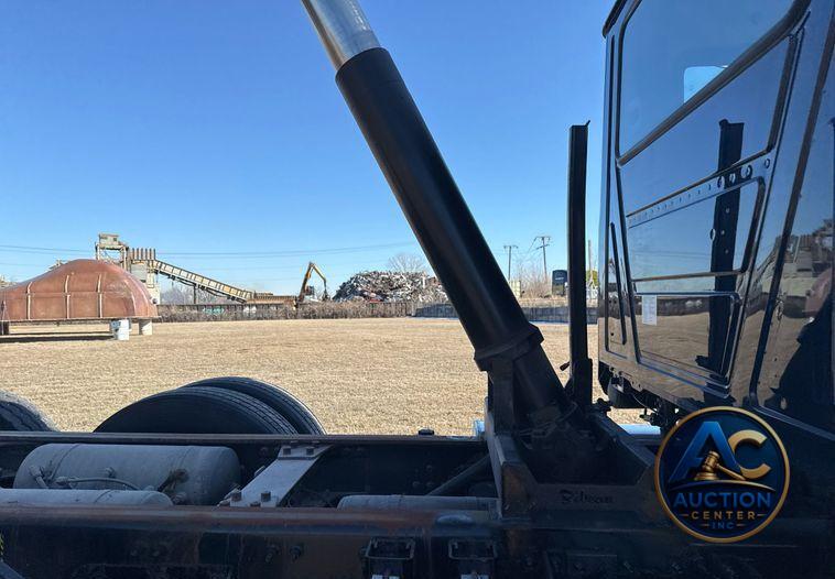 2019 Mack Granite dump truck