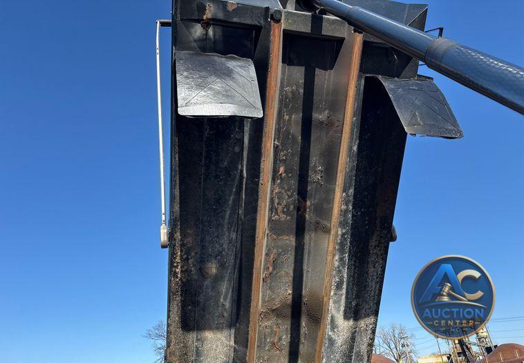 2019 Mack Granite dump truck