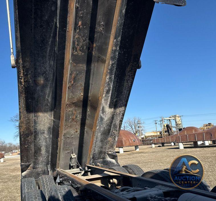 2019 Mack Granite dump truck