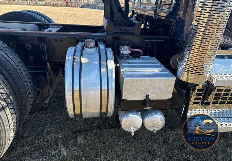 2019 Mack Granite dump truck