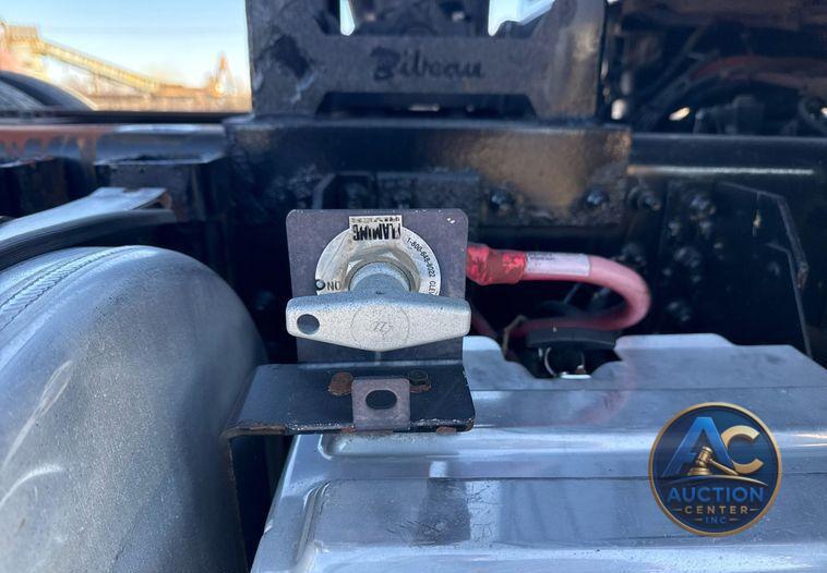 2019 Mack Granite dump truck