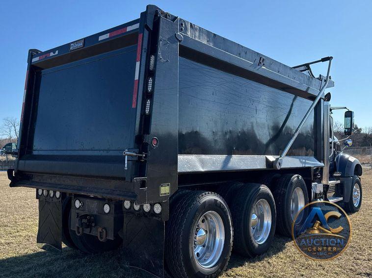 2019 Mack Granite dump truck