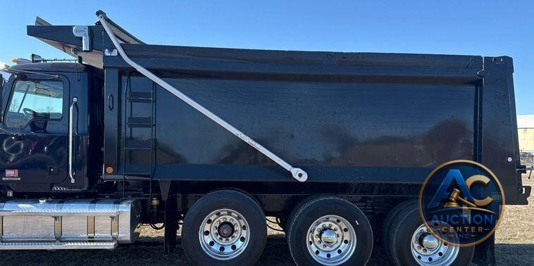2019 Mack Granite dump truck
