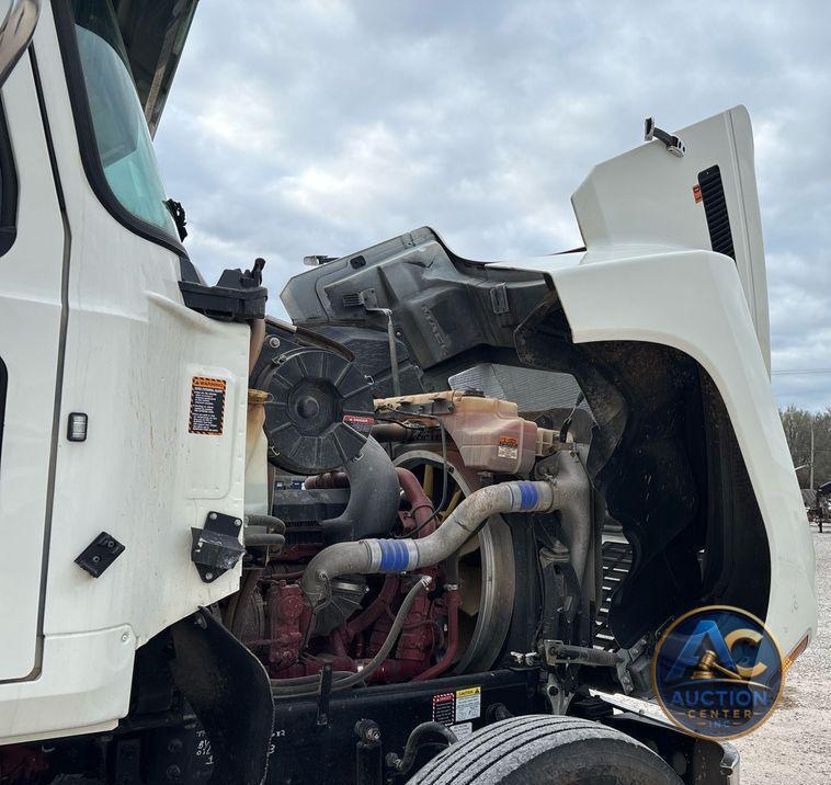 2020 Mack Pinnacle dump truck