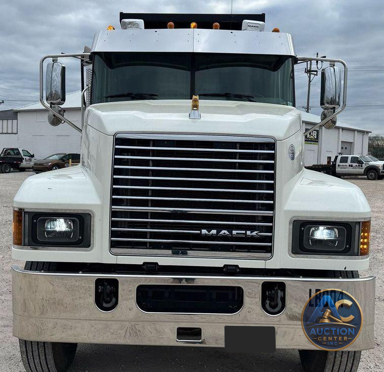 2020 Mack Pinnacle dump truck