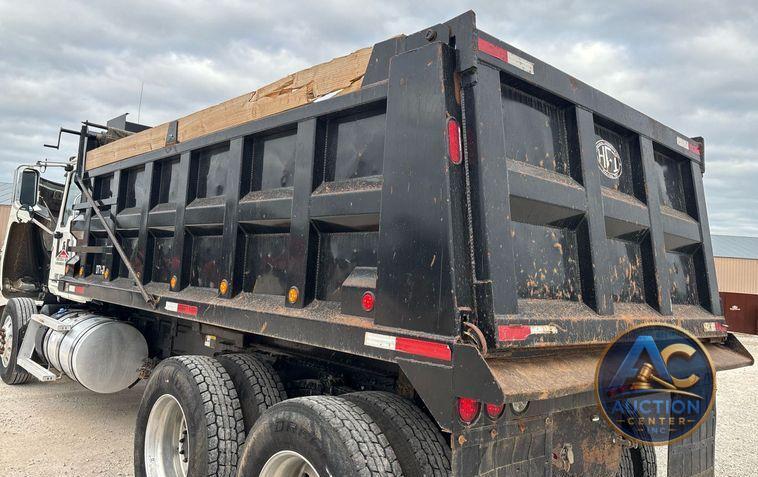 2020 Mack Pinnacle dump truck