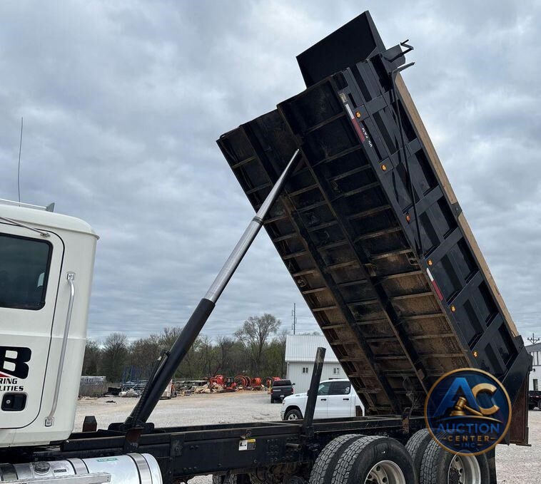 2020 Mack Pinnacle dump truck
