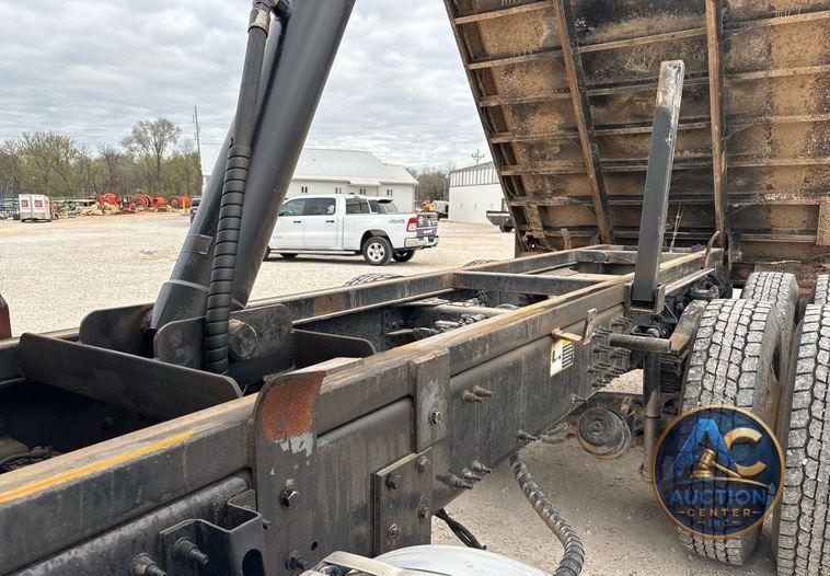 2020 Mack Pinnacle dump truck