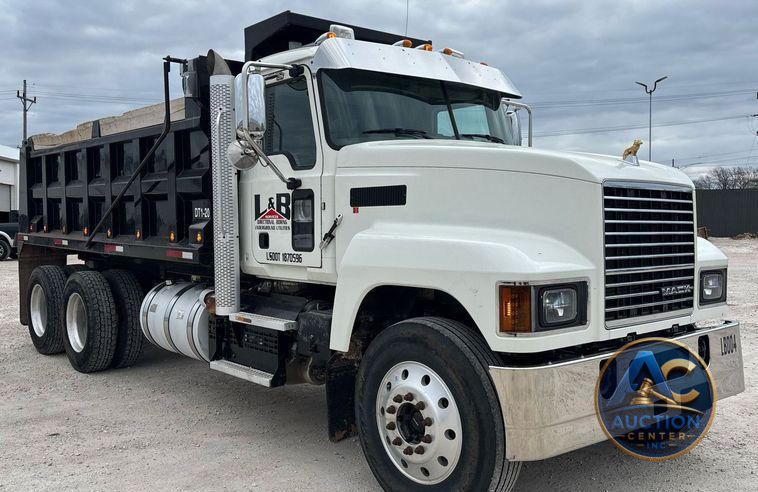 2020 Mack Pinnacle dump truck