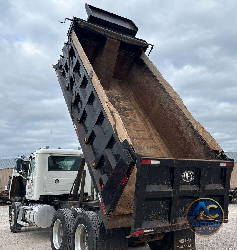 2020 Mack Pinnacle dump truck