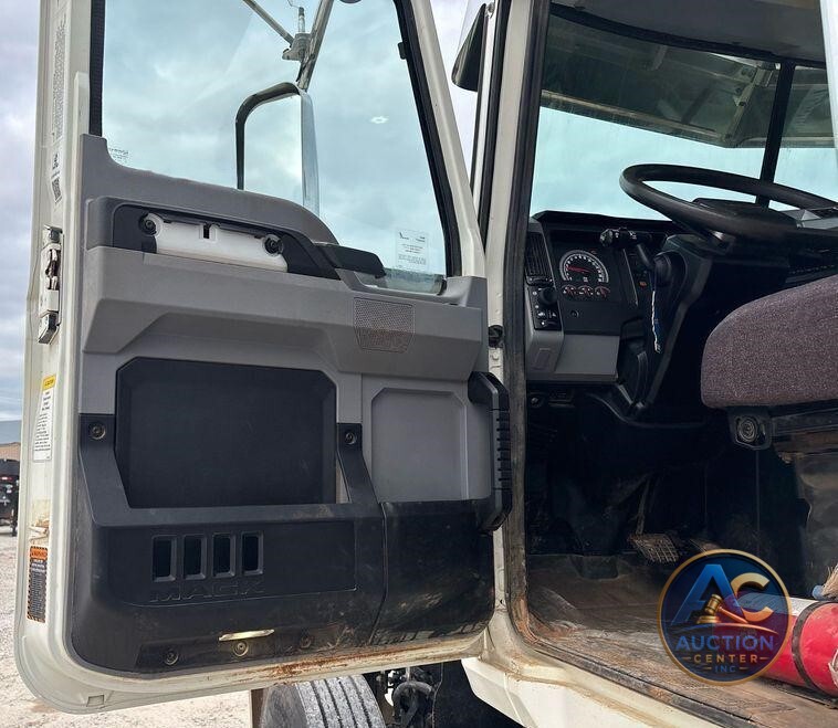2020 Mack Pinnacle dump truck