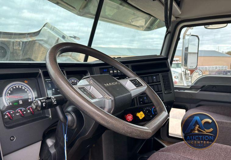 2020 Mack Pinnacle dump truck