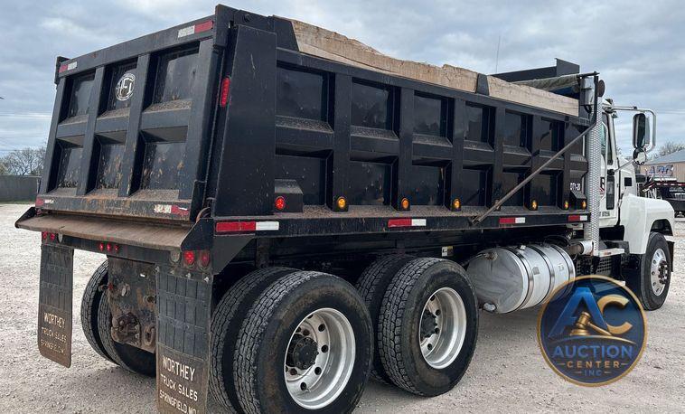 2020 Mack Pinnacle dump truck