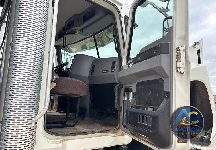 2020 Mack Pinnacle dump truck