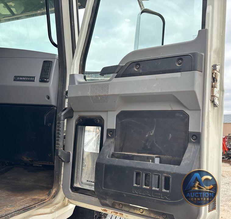 2020 Mack Pinnacle dump truck