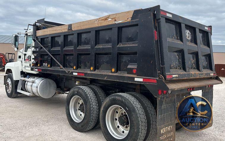 2020 Mack Pinnacle dump truck
