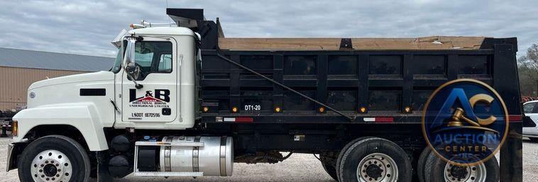 2020 Mack Pinnacle dump truck