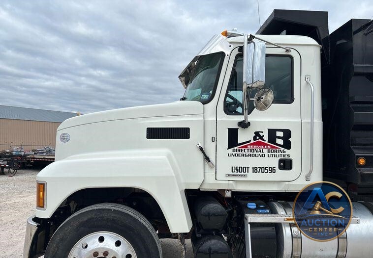 2020 Mack Pinnacle dump truck