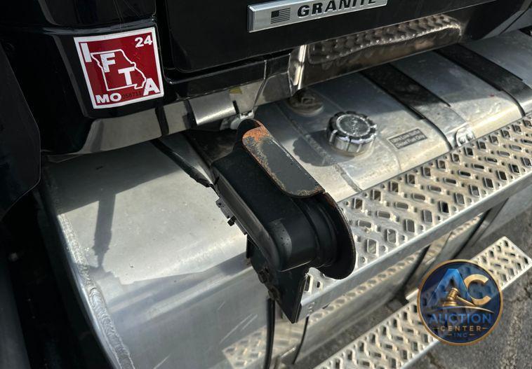 2019 Mack Granite dump truck