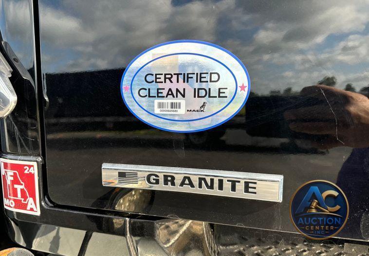 2019 Mack Granite dump truck