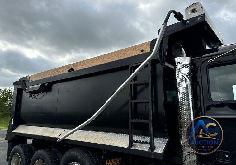 2019 Mack Granite dump truck